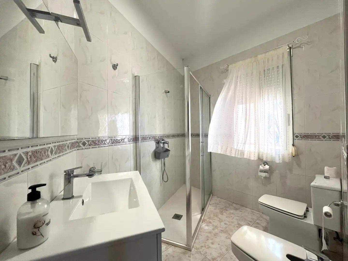 Baño de Casa adosada en venta en Boiro con Terraza, Amueblado y Balcón
