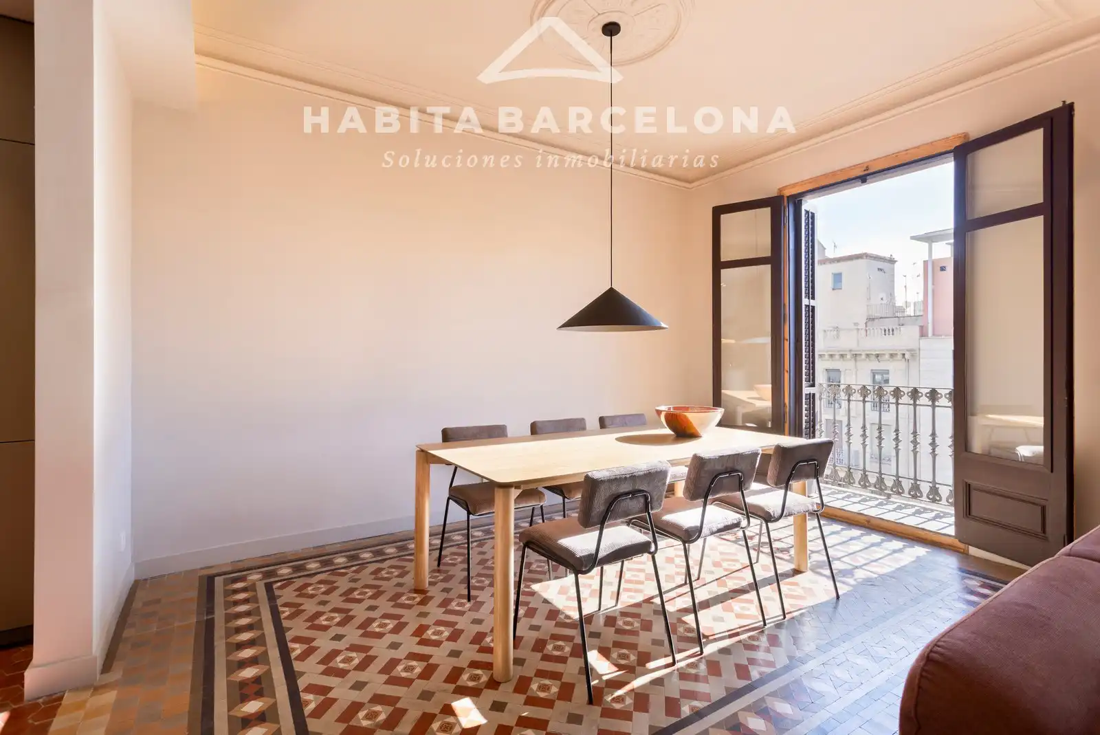 Außenansicht von Wohnung zur Miete in Barcelona mit Klimaanlage, Heizung und Parkett