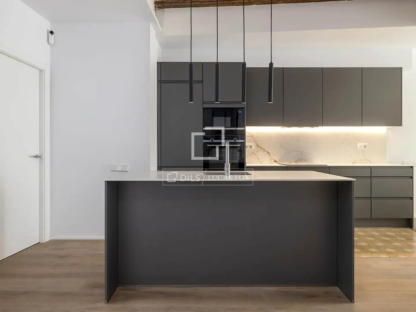 Küche von Wohnung zum Verkauf in Barcelona mit Klimaanlage, Heizung und Parkett