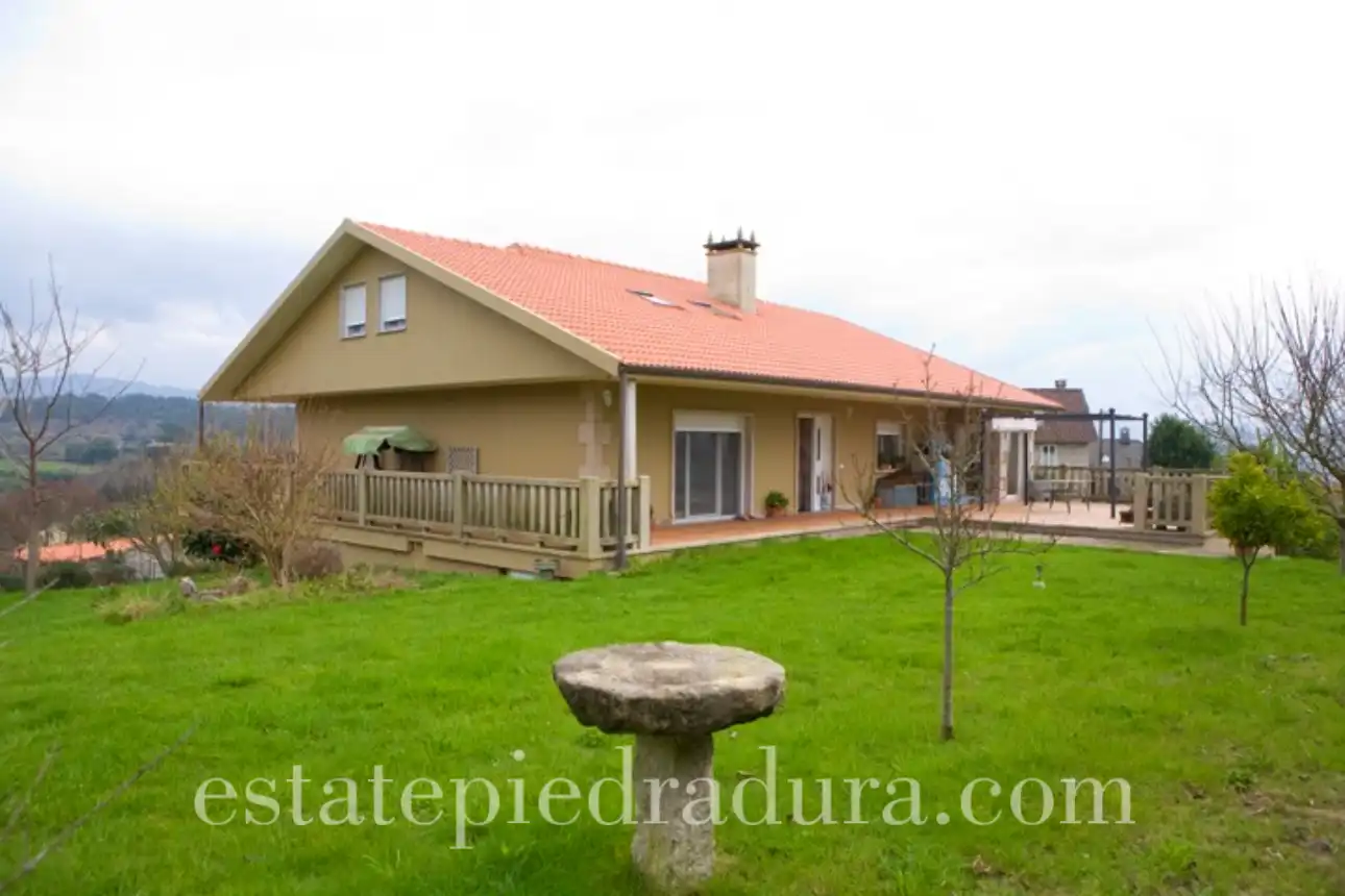Vista exterior de Casa o chalet en venta en Pontevedra Capital  con Calefacción, Jardín privado y Terraza