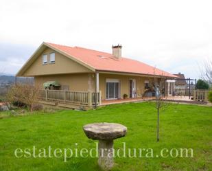 Vista exterior de Casa o xalet en venda en Pontevedra Capital  amb Calefacció, Jardí privat i Terrassa