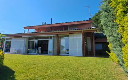Exterior view of House or chalet for sale in Sant Vicenç de Montalt  with Heating and Swimming Pool