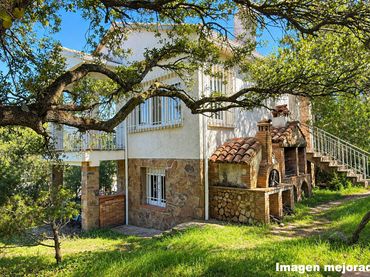Villa con piscina in vendita a Avenida del Encinar 2A