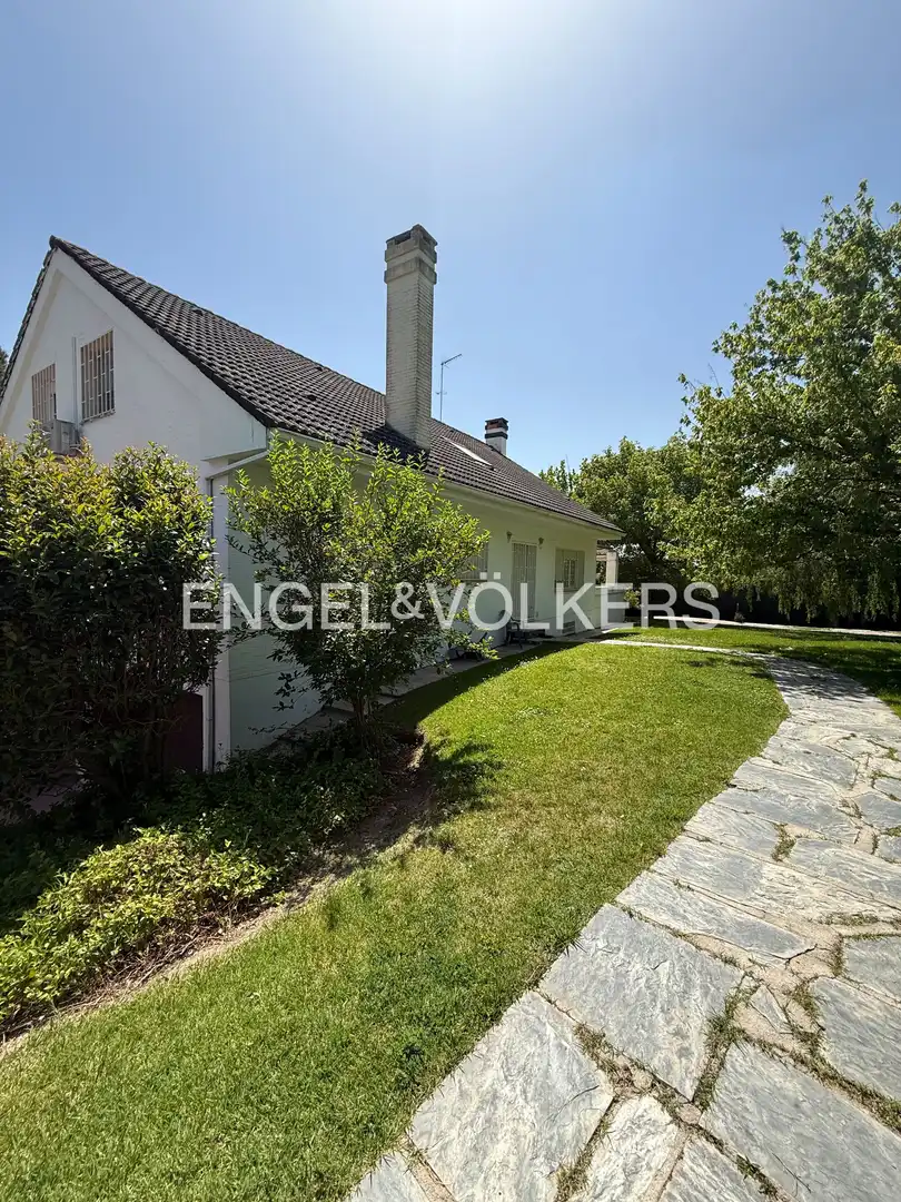 Vista exterior de Casa o chalet en venta en Villaviciosa de Odón con Calefacción, Jardín privado y Terraza