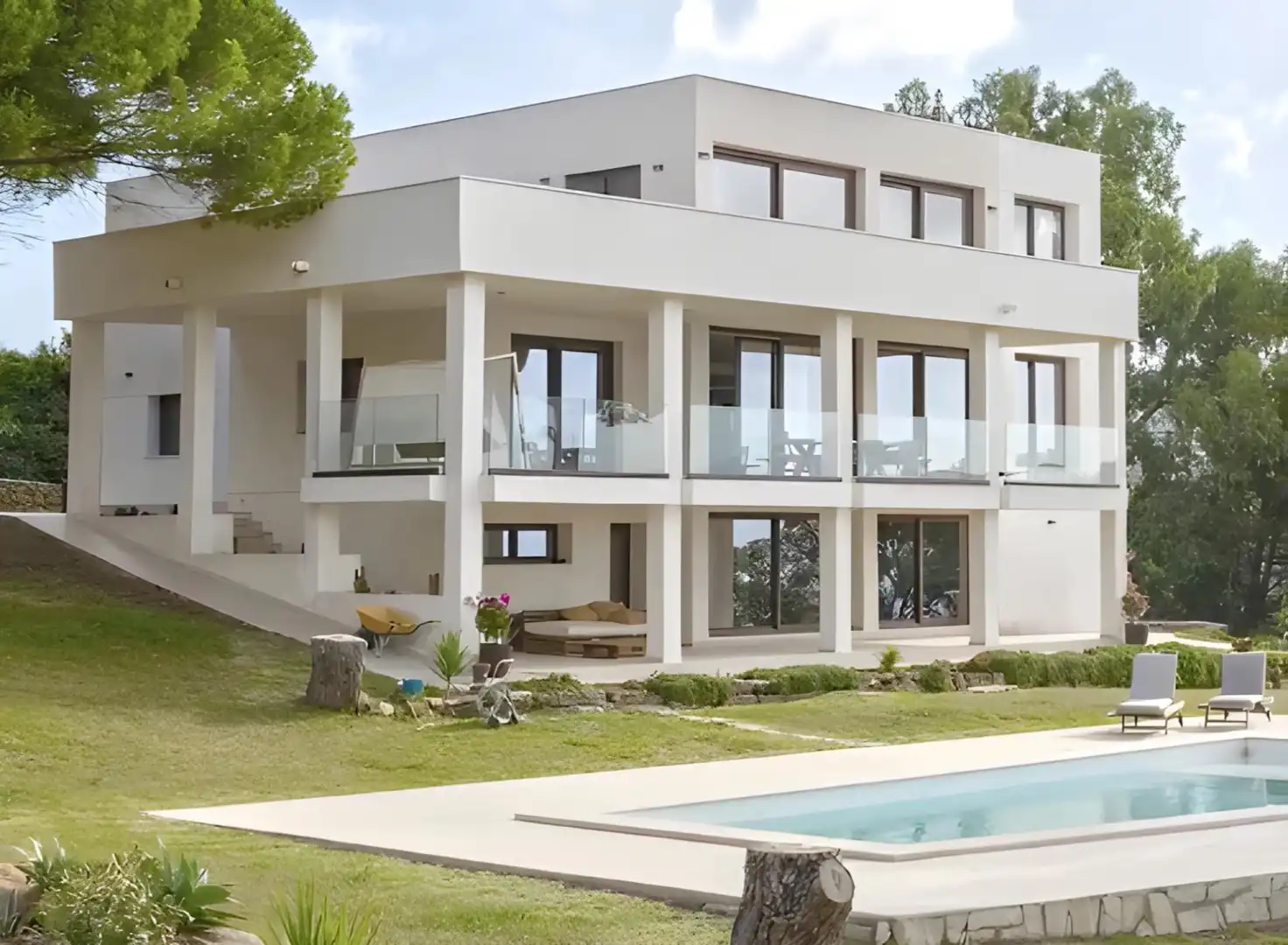 Vista exterior de Casa o xalet en venda en Tarifa amb Jardí privat, Terrassa i Traster