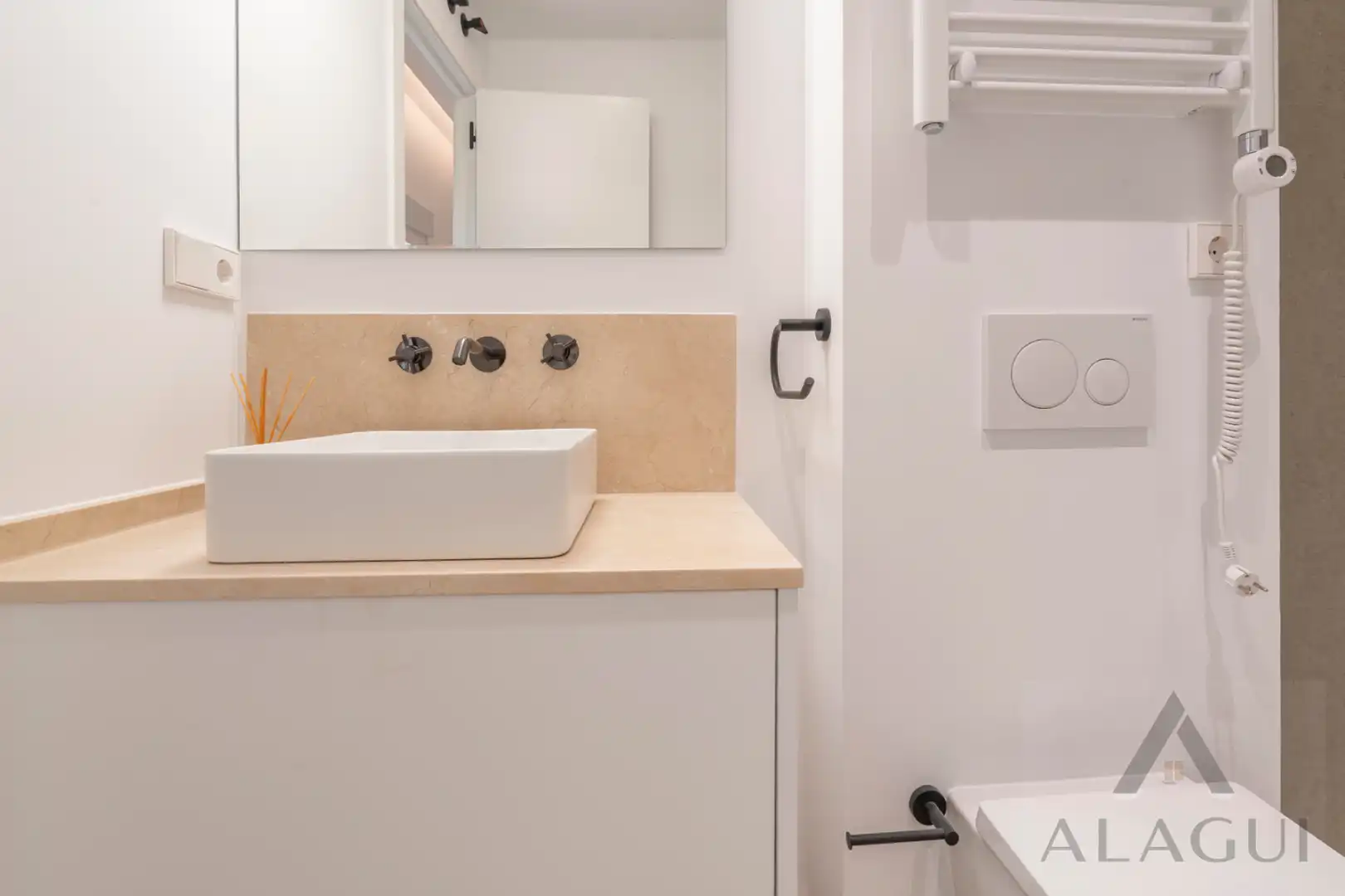 Baño de Apartamento en venta en Madrid con Aire acondicionado, Calefacción y Amueblado