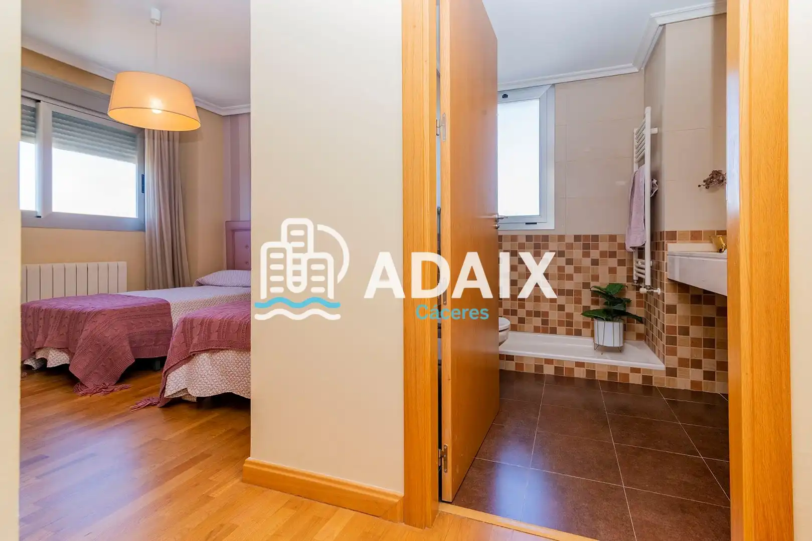 Habitación de Ático en venta en Cáceres con Aire acondicionado, Calefacción y Terraza