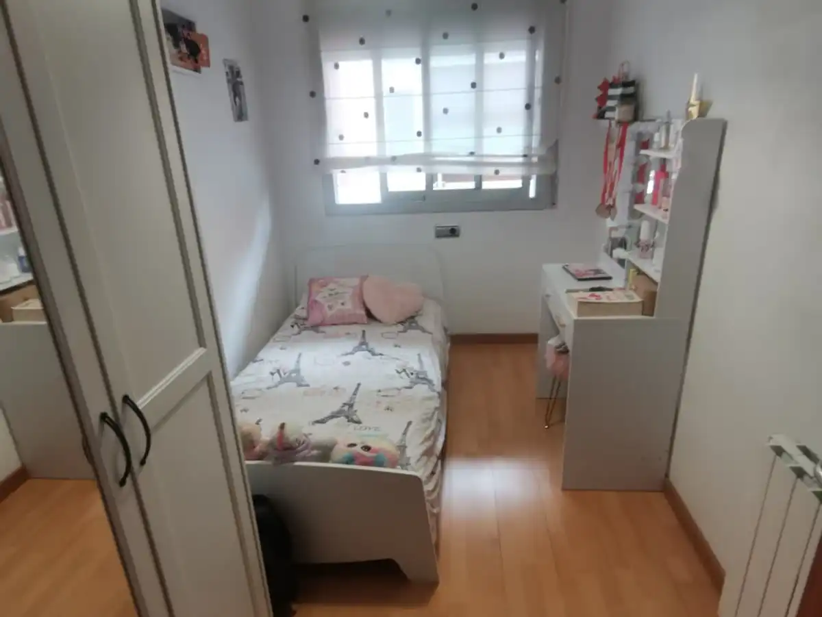 Habitación de Piso en venta en Molins de Rei con Calefacción, Parquet y Balcón