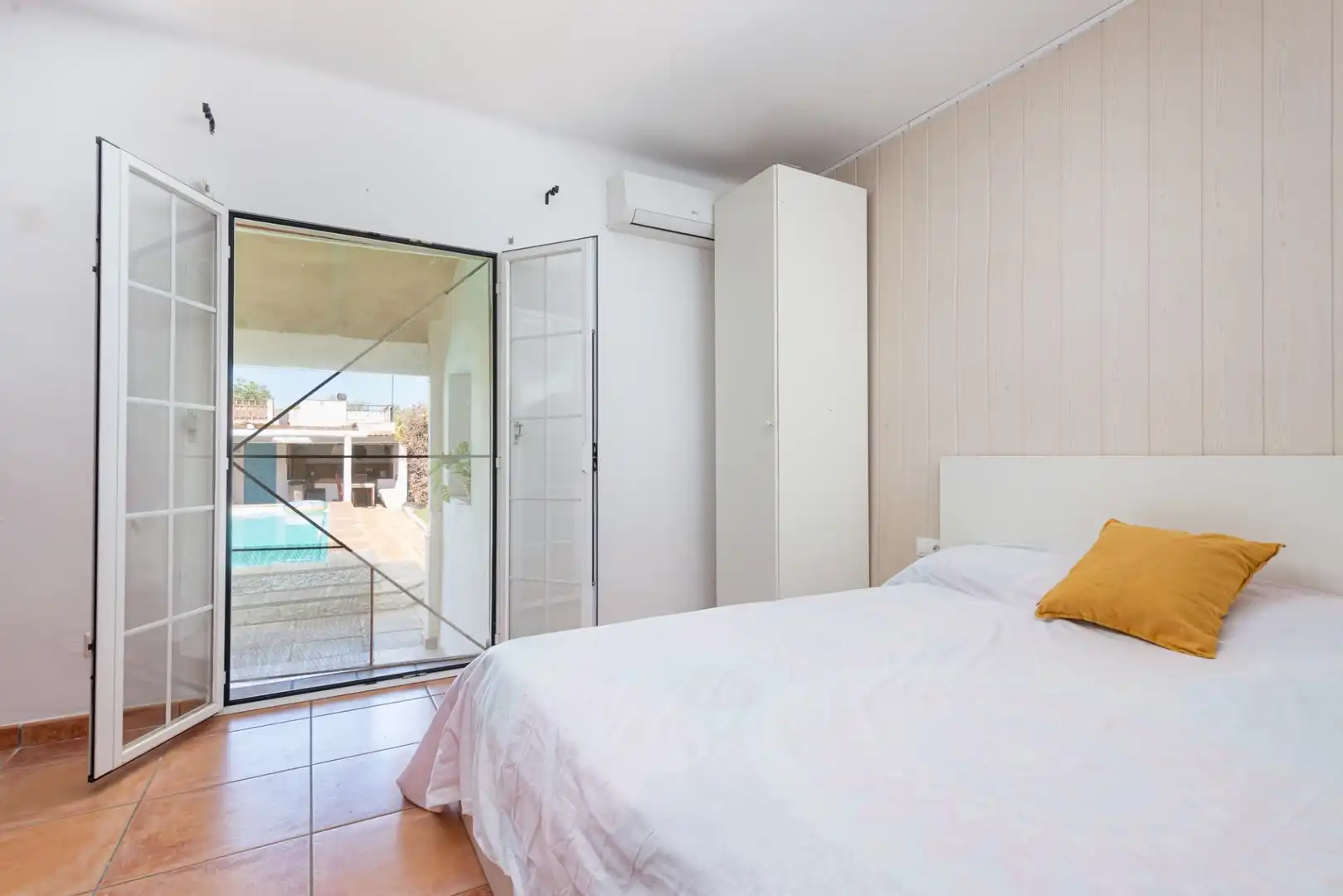 Habitación de Finca rústica en venta en Llucmajor con Aire acondicionado, Calefacción y Jardín privado