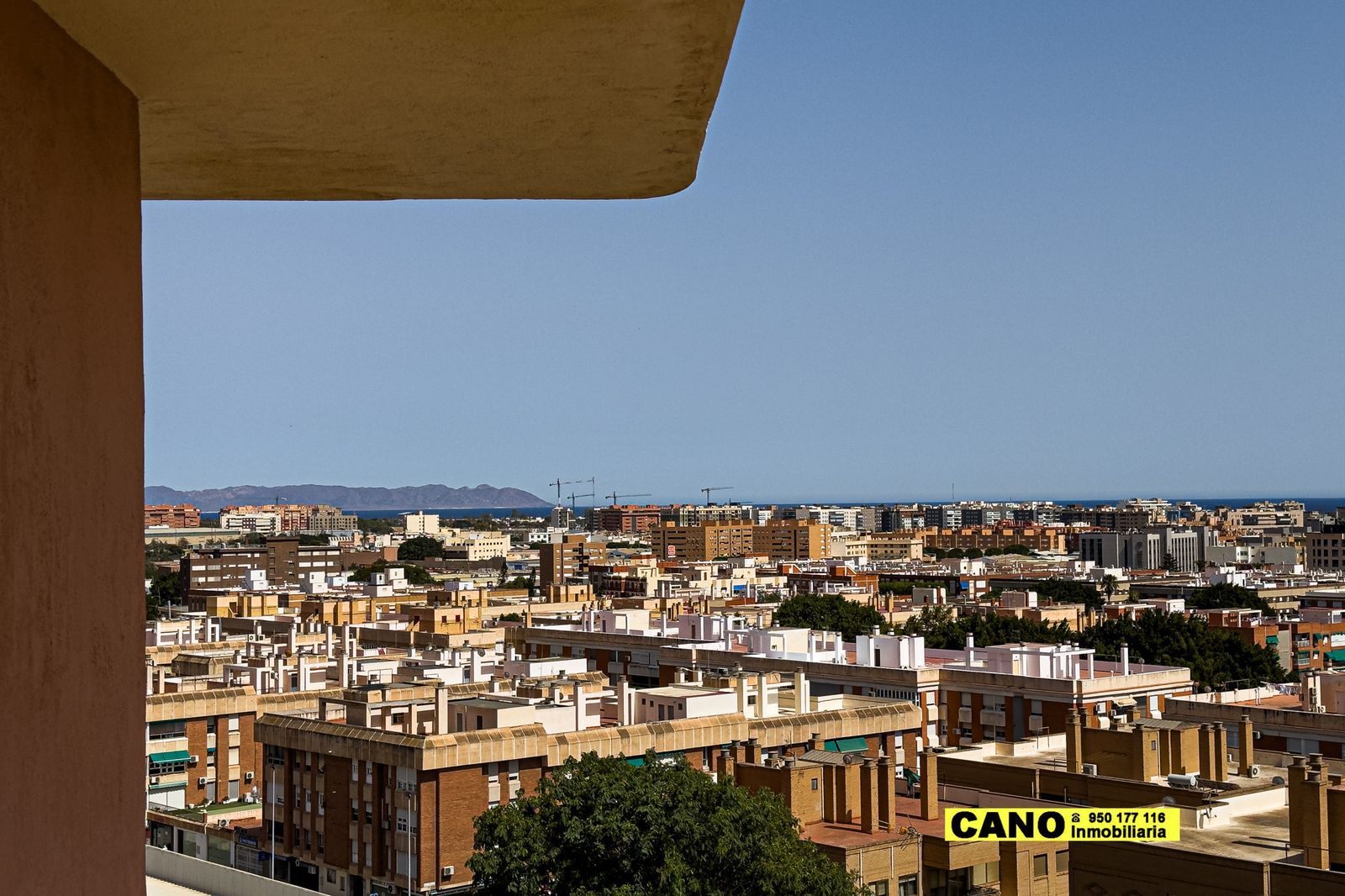 Vista exterior de Pis en venda en  Almería Capital