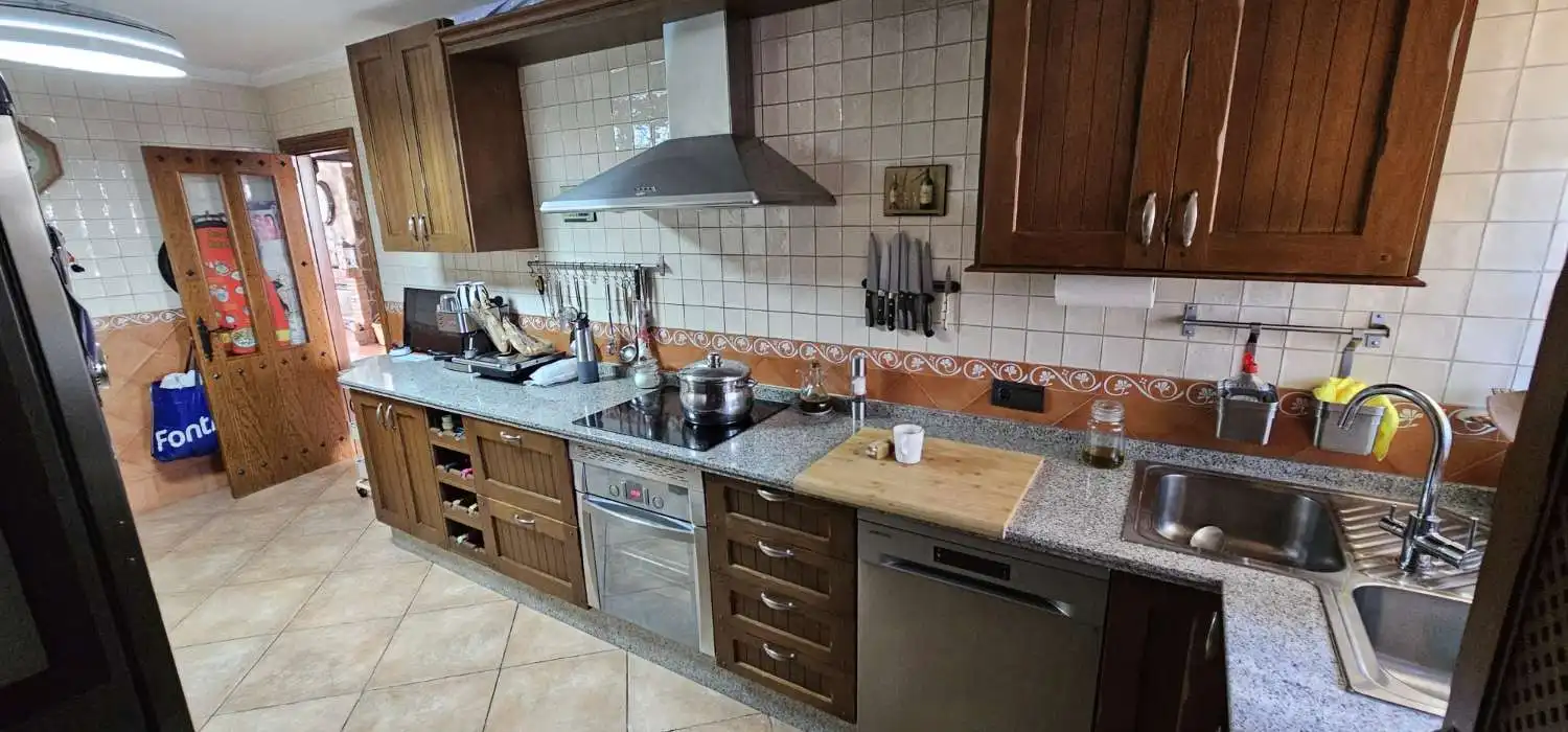 Cuina de Casa o xalet en venda en Alhaurín de la Torre amb Aire condicionat, Calefacció i Terrassa