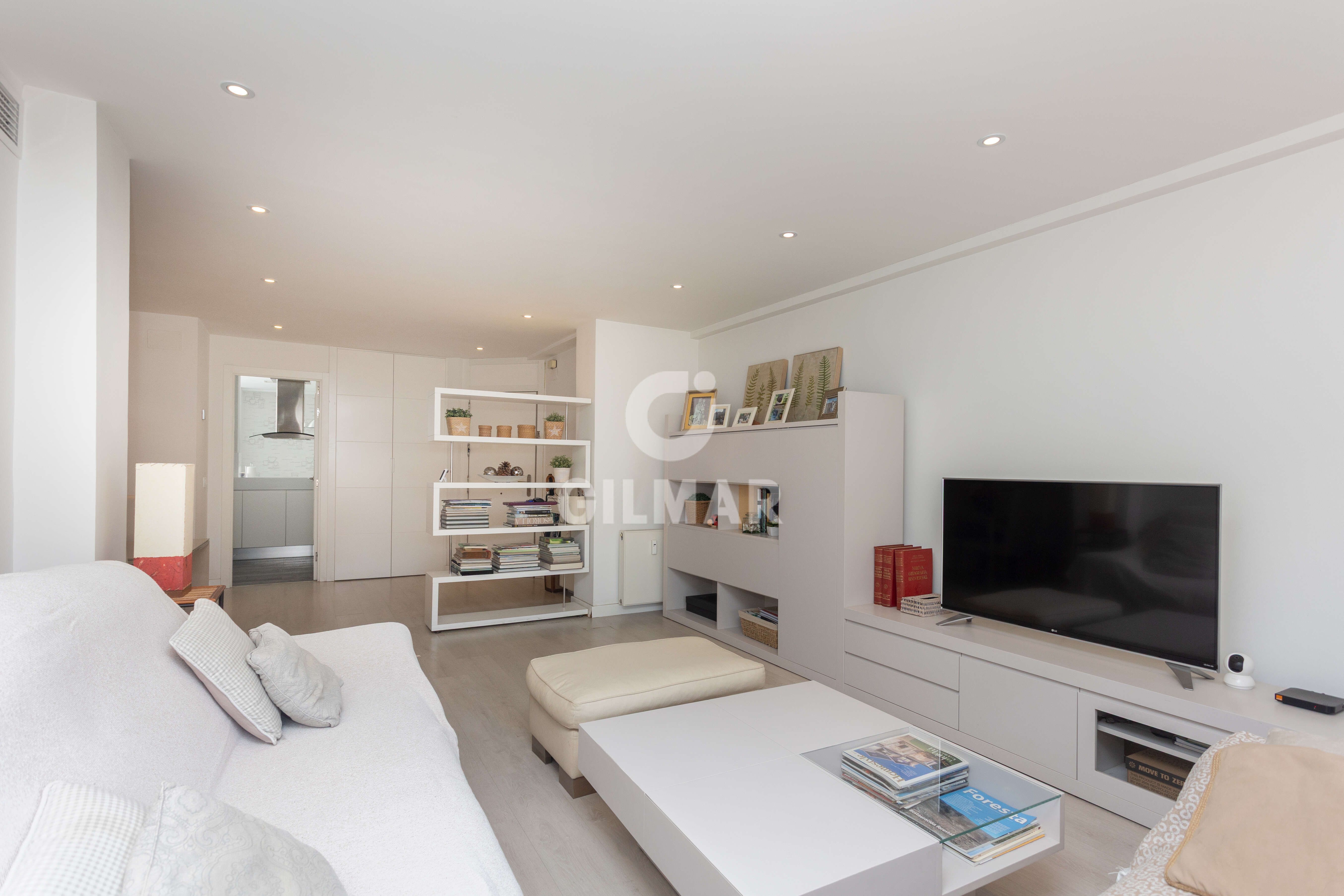 Living room of Flat for sale in  Madrid Capital  with Heating, Storage room and Balcony
