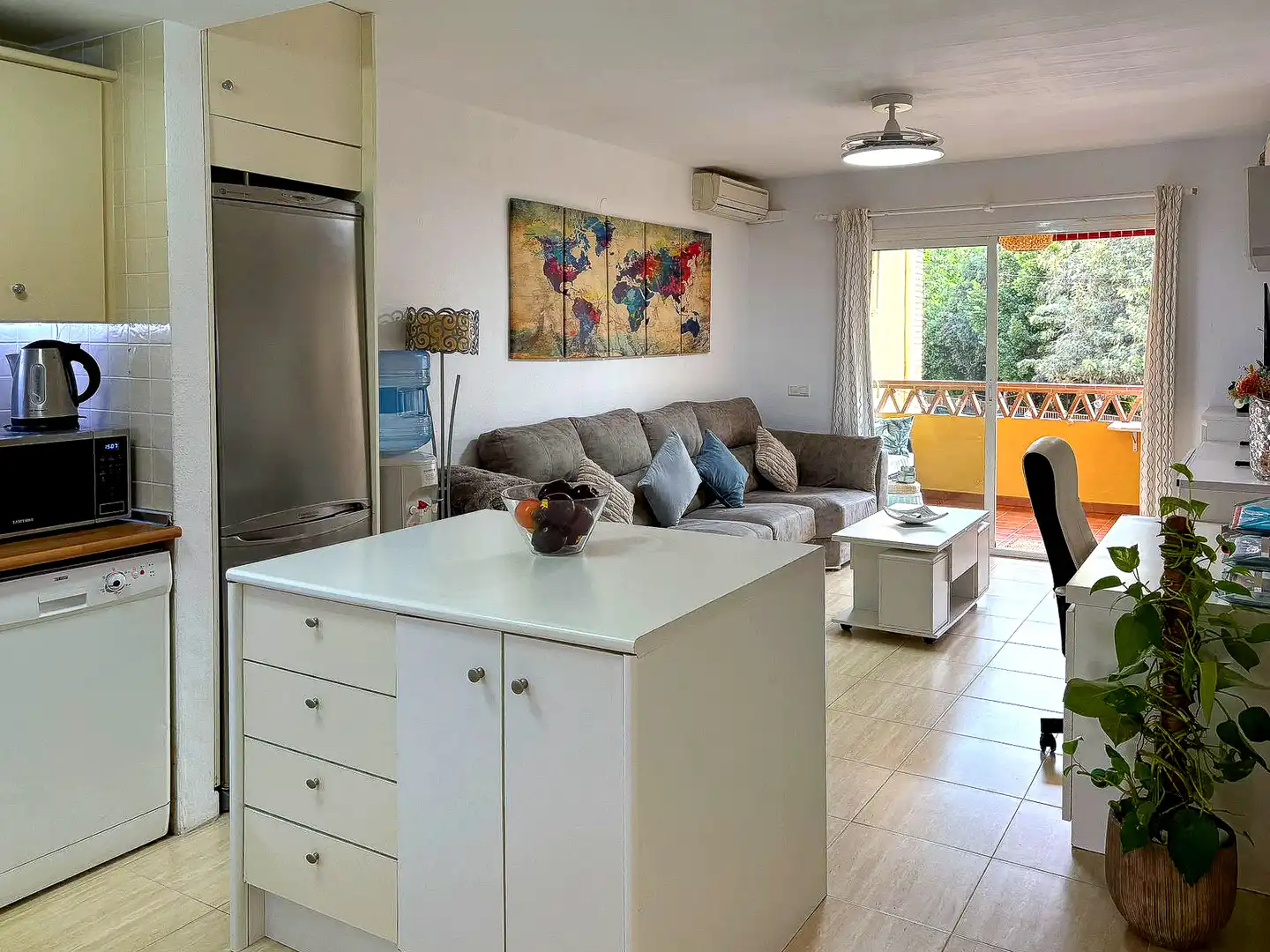 Wohnzimmer von Wohnung zum Verkauf in Fuengirola mit Klimaanlage, Terrasse und Möbliert