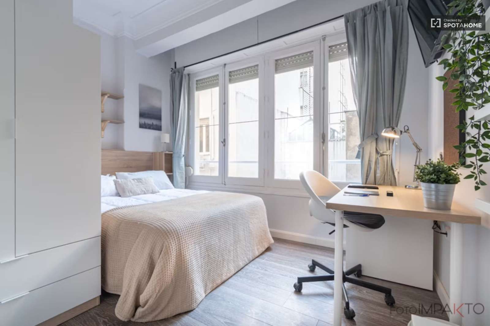 Bedroom of Flat to share in  Madrid Capital  with Air Conditioner, Heating and Terrace