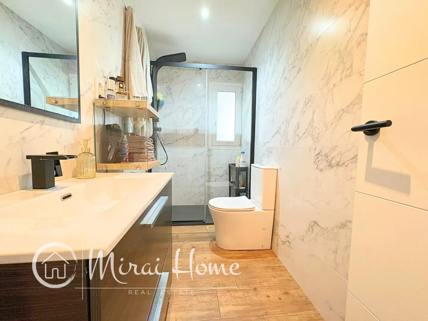 Badezimmer von Wohnung zum Verkauf in Mollet del Vallès mit Klimaanlage, Heizung und Parkett