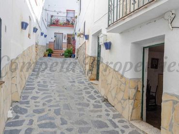 Casa amb balcó en venda a Árchez