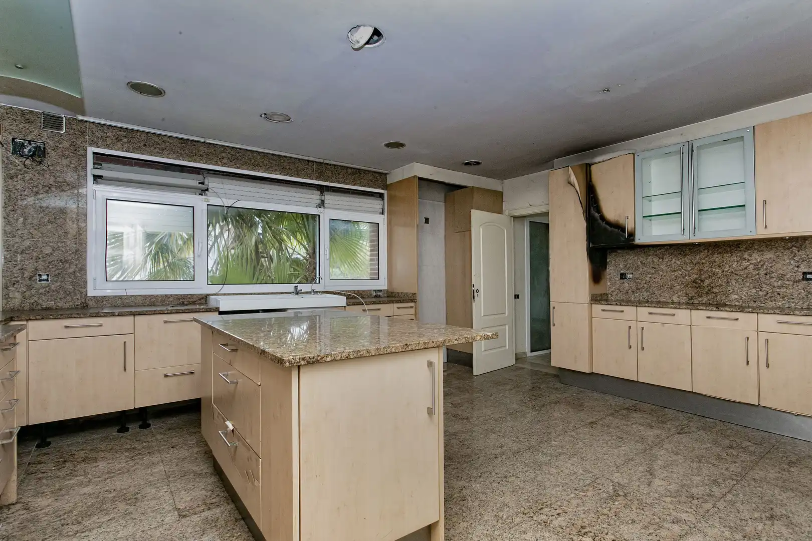 Detached house with pool for sale in C/ Sant Viçent, imagen 3