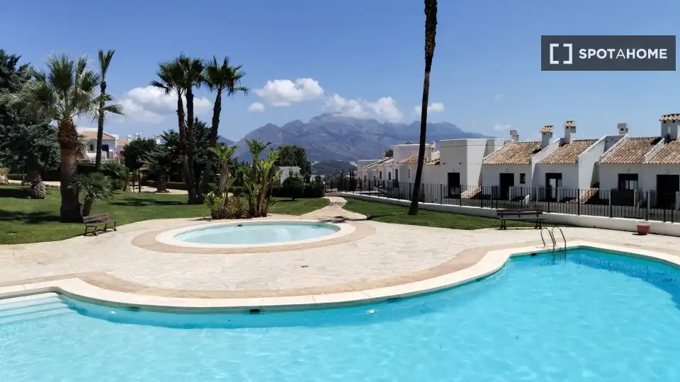 Piscina de Pis per a compartir en Polop amb Aire condicionat, Terrassa i Moblat