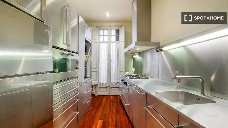 Cocina de Piso para compartir en Barcelona con Aire acondicionado, Calefacción y Amueblado