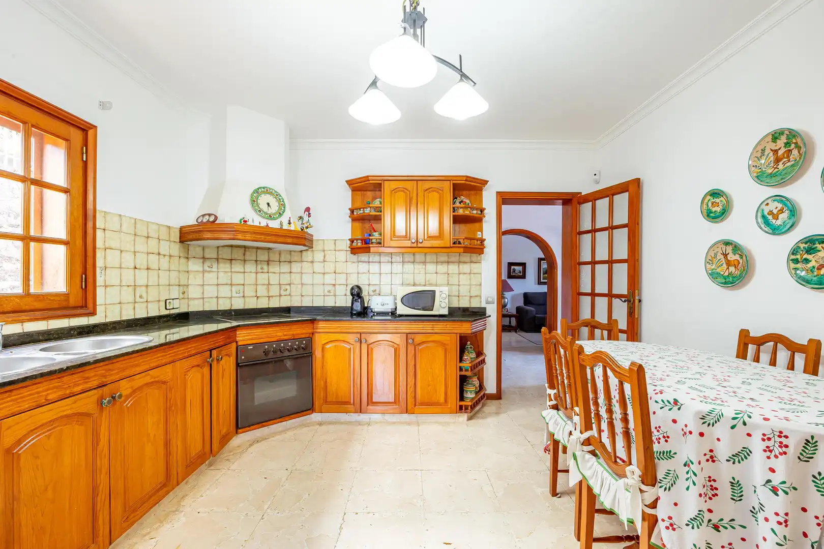 Cuina de Casa o xalet en venda en Las Palmas de Gran Canaria amb Aire condicionat, Jardí privat i Terrassa