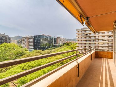 Piso con balcón en venta en Les Corts