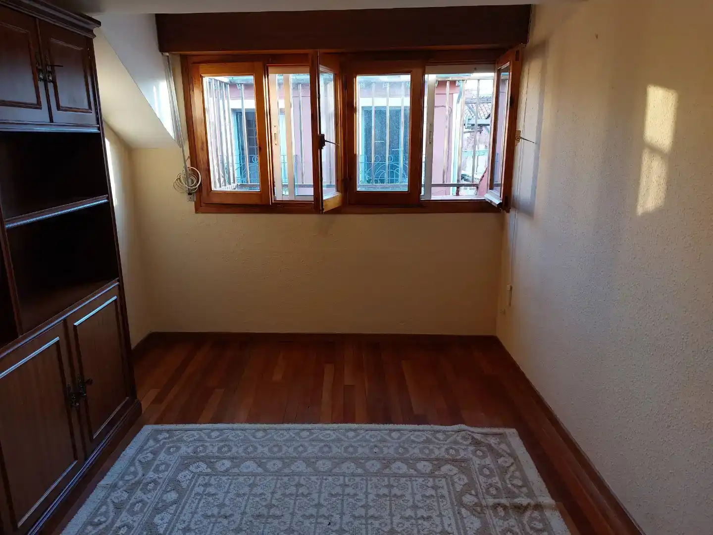 Habitación de Ático en venta en Soria Capital  con Parquet, Horno y Balcón