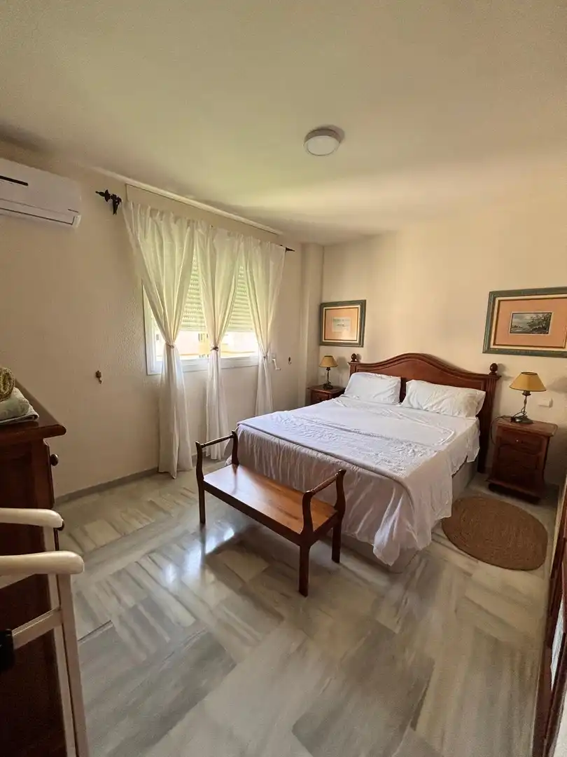 Dormitori de Apartament en venda en Marbella amb Aire condicionat, Terrassa i Moblat