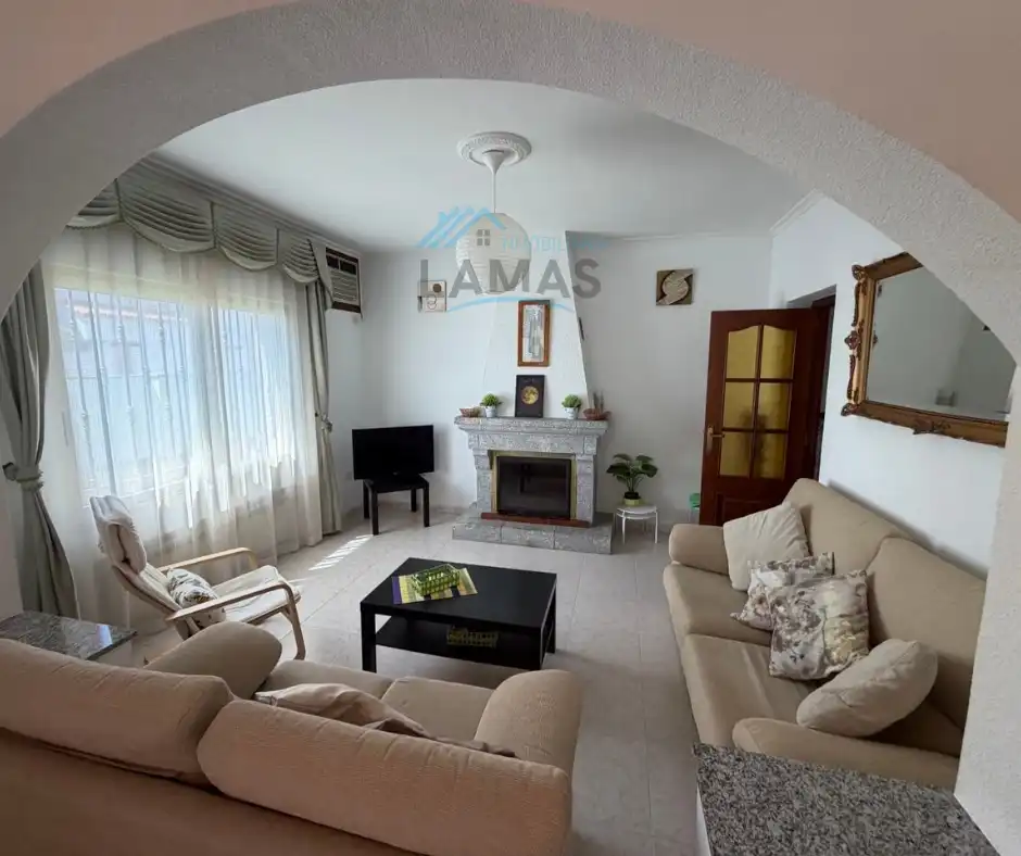 Sala d'estar de Casa o xalet en venda en Talayuela amb Aire condicionat, Calefacció i Jardí privat