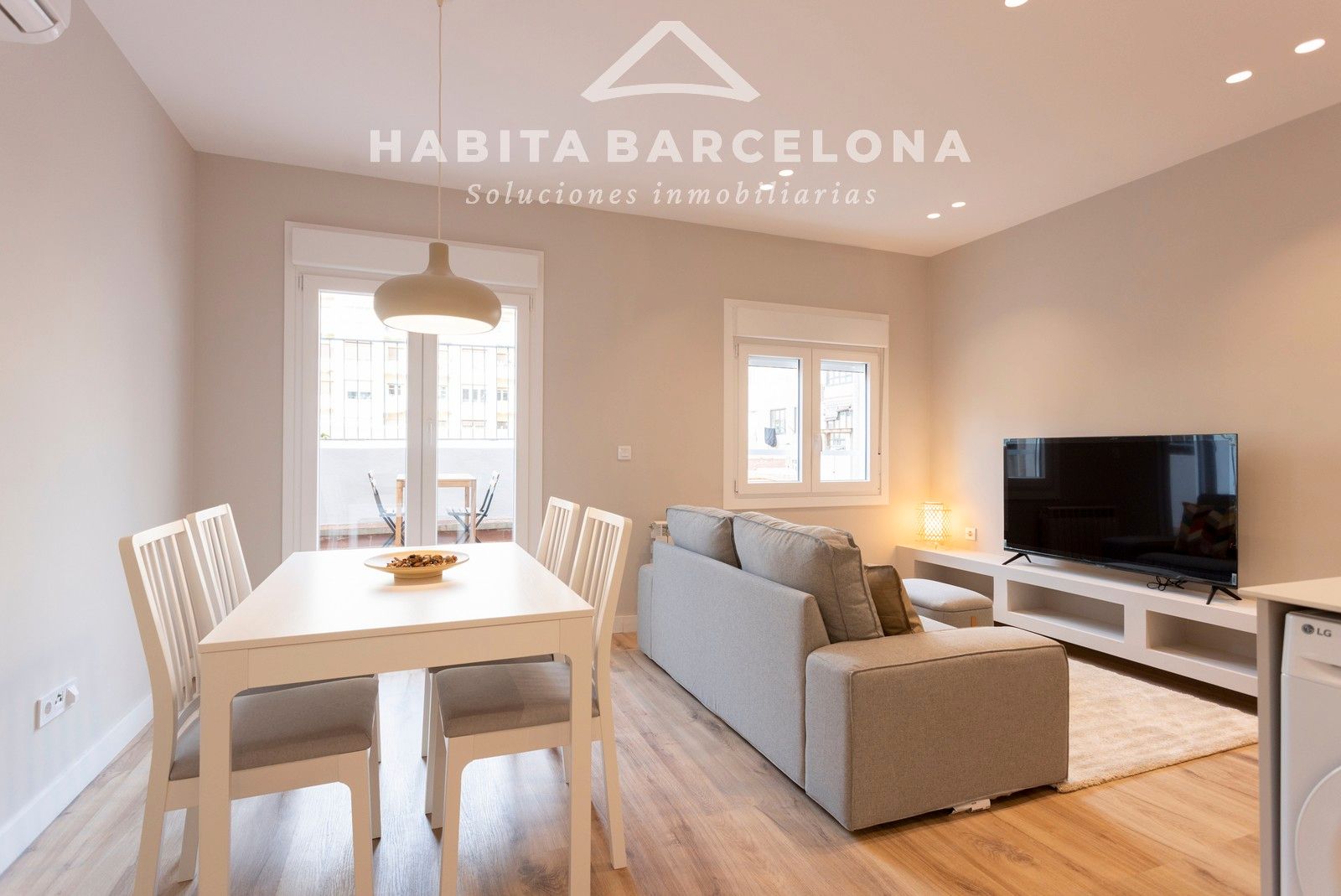 Vista exterior de Pis de lloguer en  Barcelona Capital amb Aire condicionat, Calefacció i Parquet