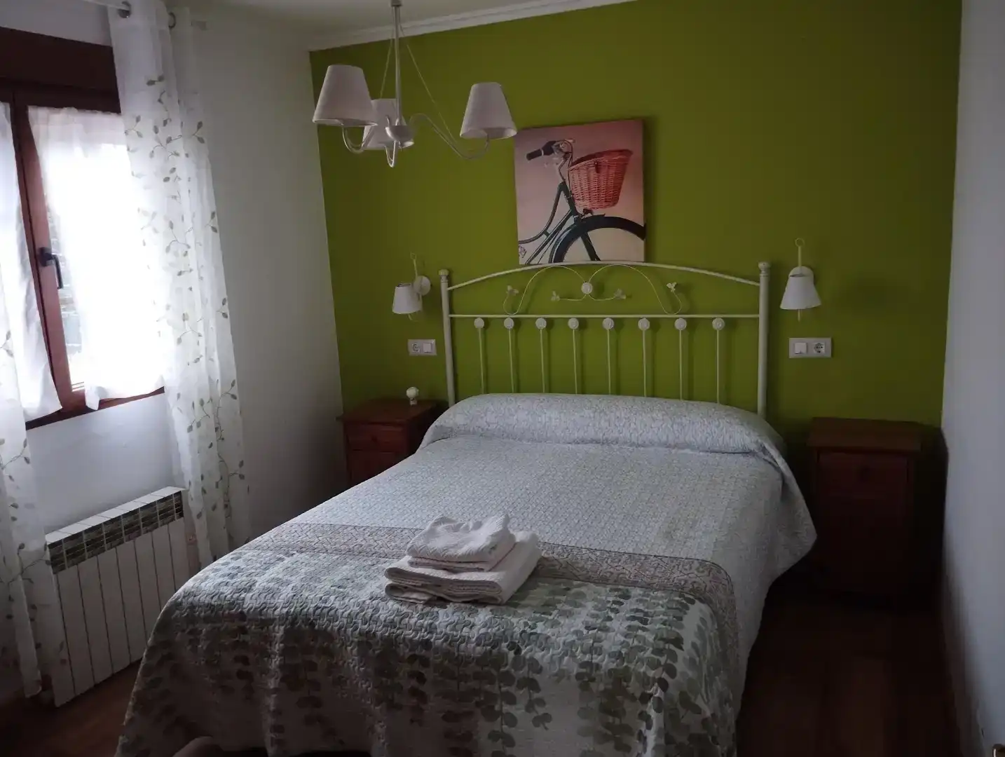 Schlafzimmer von Wohnungen zur Miete in Riós mit Parkett, Möbliert und Ofen