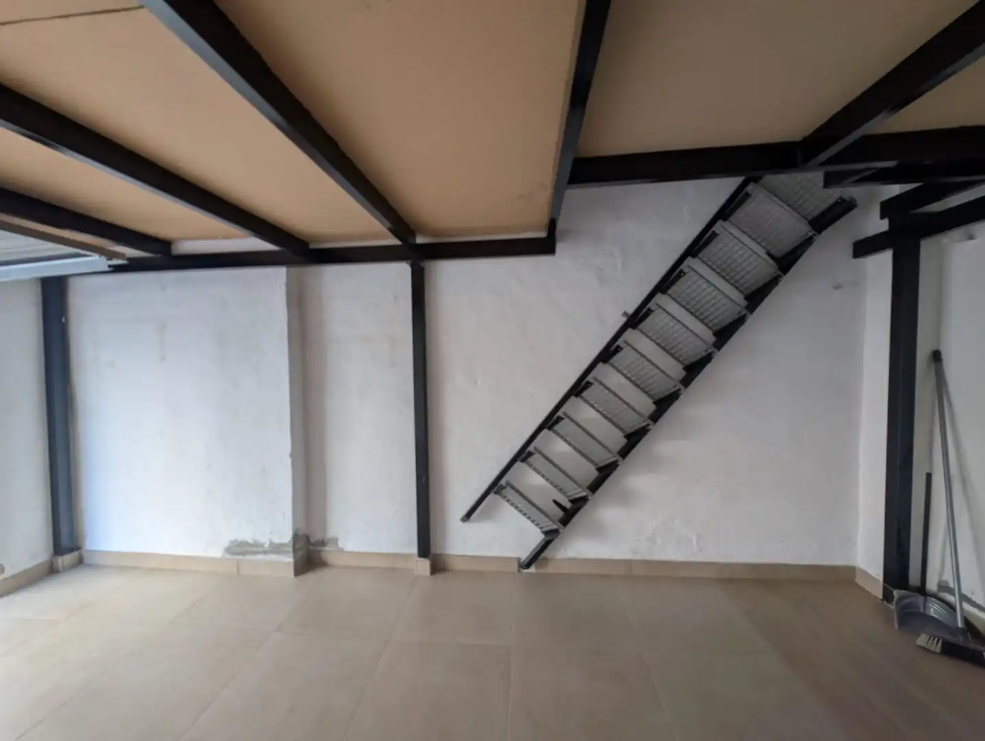 Garage zur Miete in Poniente - Faro