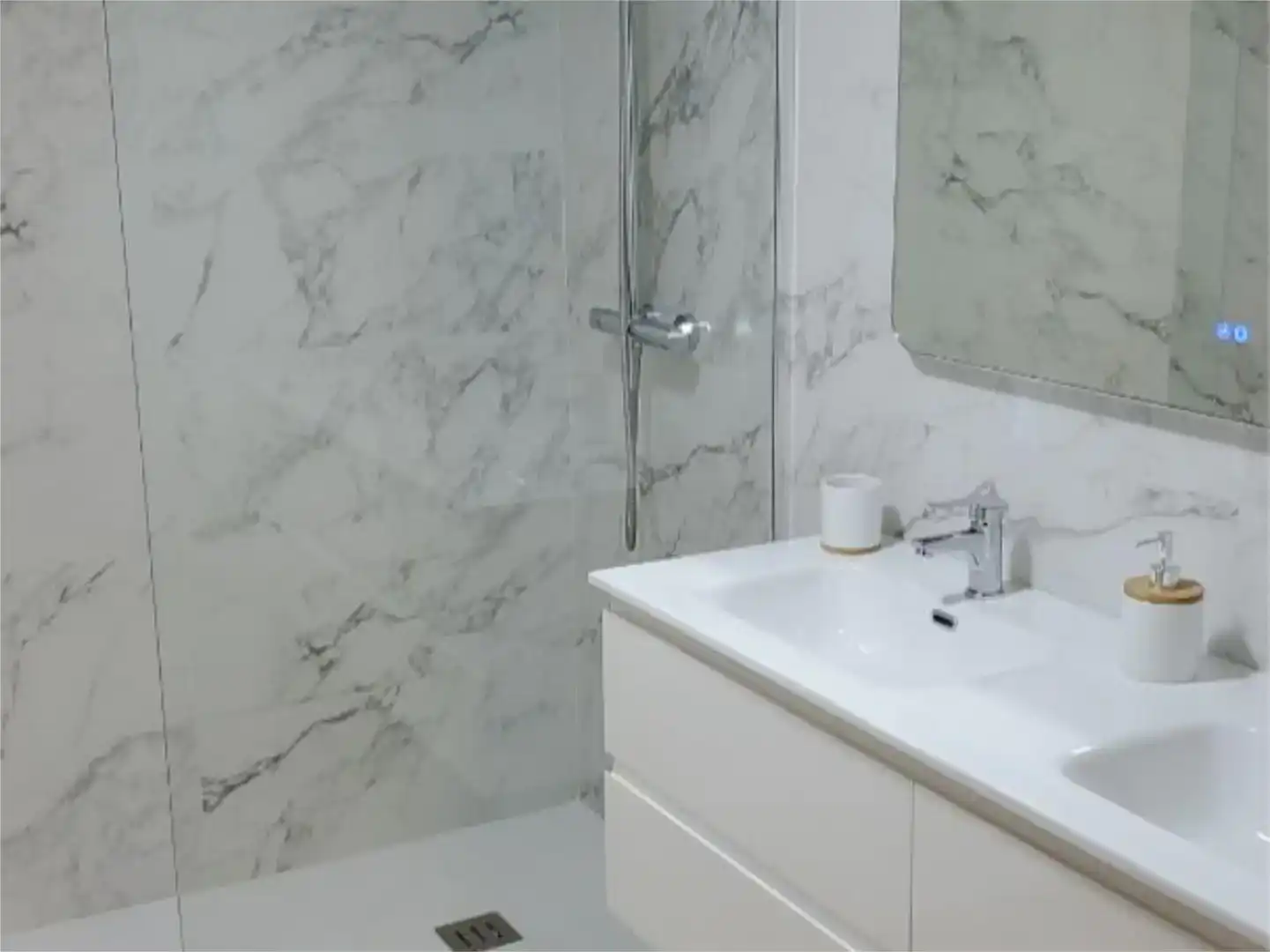 Badezimmer von Wohnung zur Miete in  Valencia Capital mit Klimaanlage
