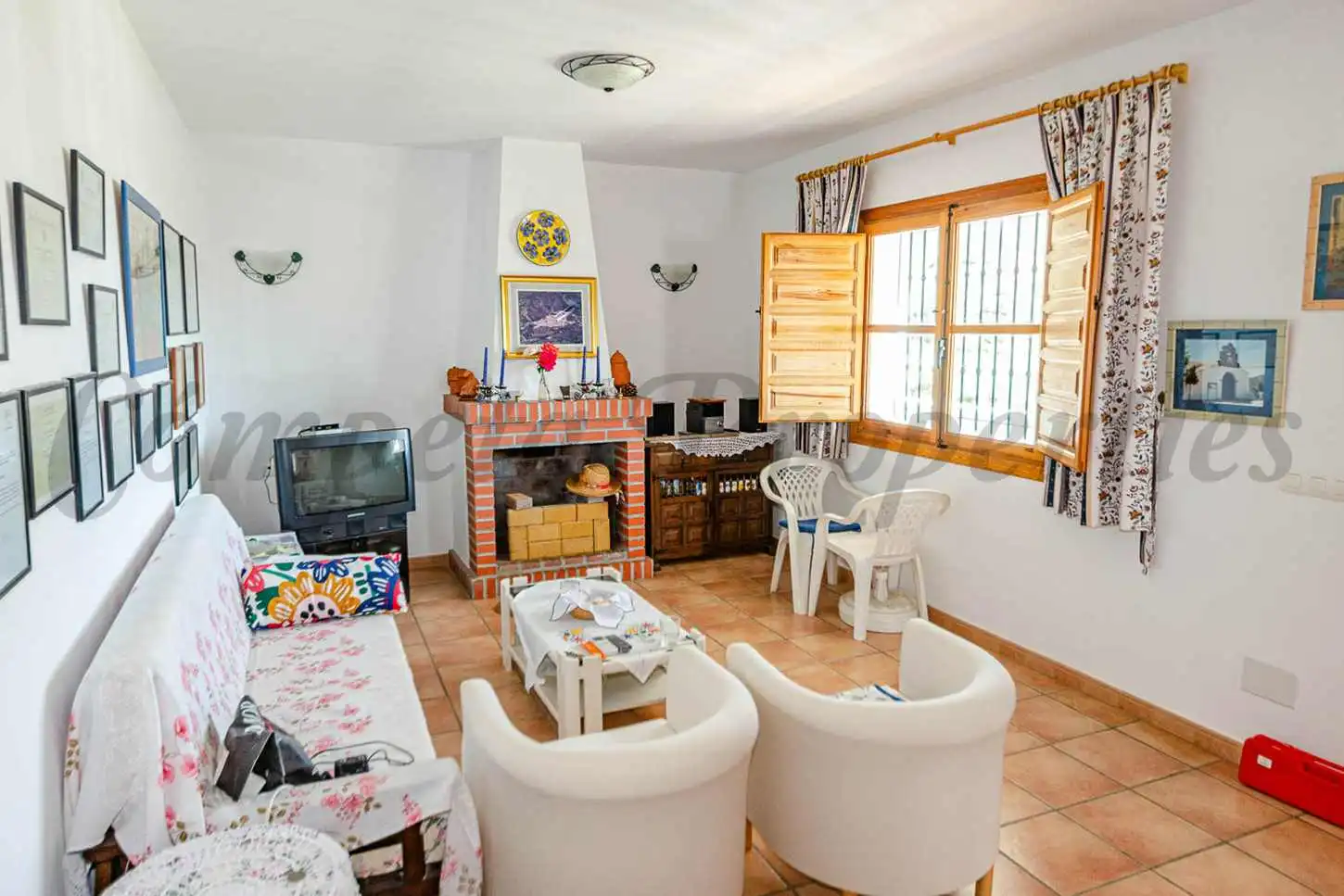 Sala d'estar de Casa o xalet en venda en Canillas de Albaida amb Jardí privat, Terrassa i Traster