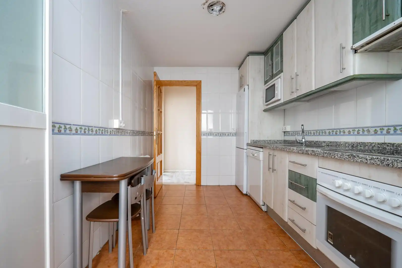 Cocina de Piso en venta en Gójar con Terraza, Trastero y Balcón
