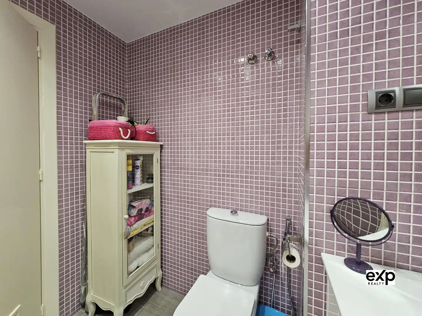 Bathroom of Flat for sale in Fuengirola  with Air Conditioner, Swimming Pool and Furnished