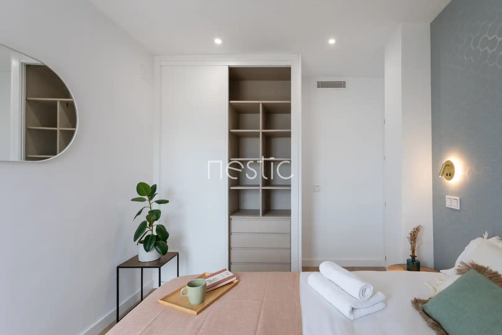 Dormitori de Apartament de lloguer en Madrid amb Aire condicionat, Calefacció i Terrassa