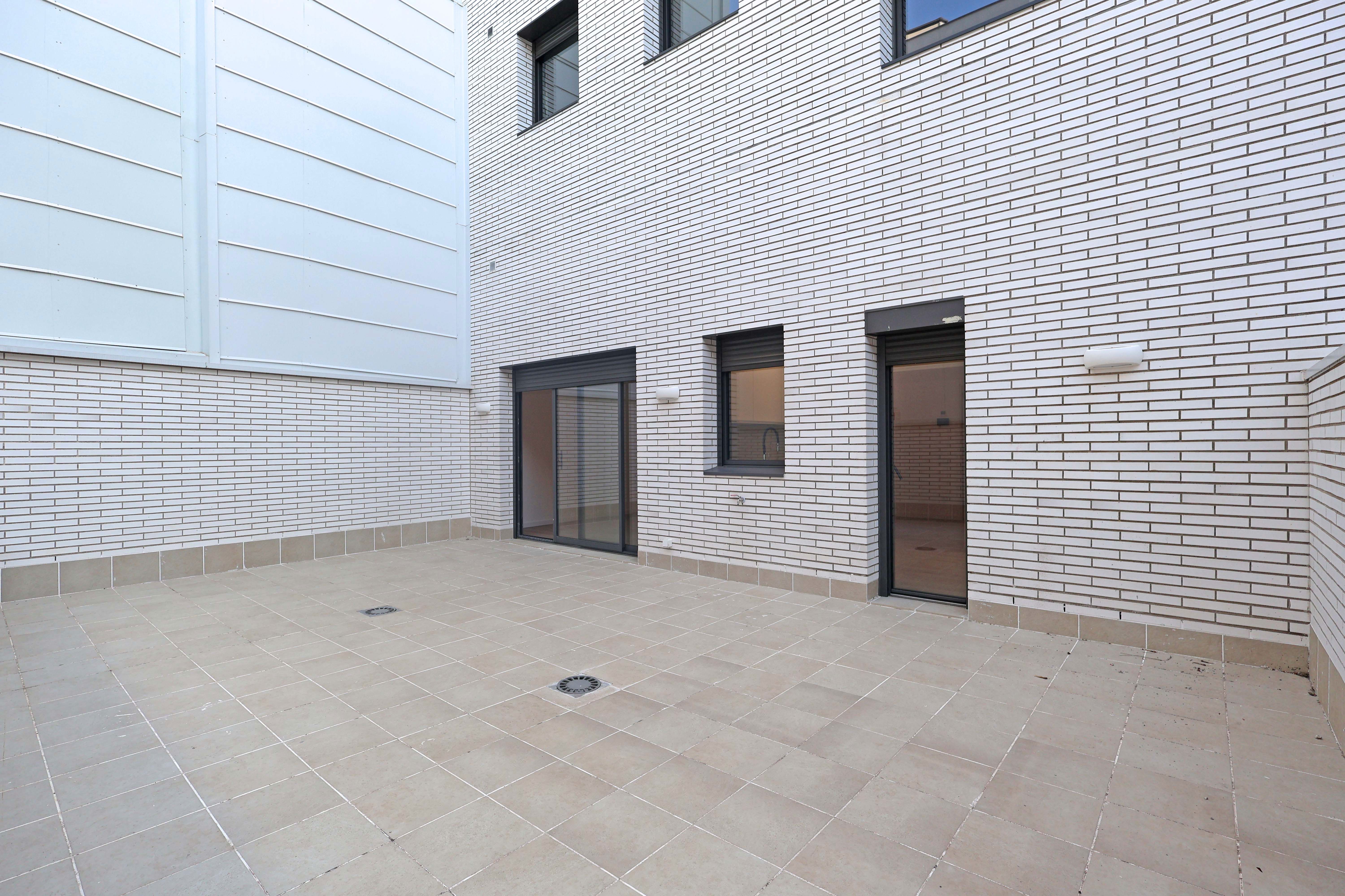 Außenansicht von Erdgeschoss zum Verkauf in L'Hospitalet de Llobregat mit Terrasse und Abstellraum