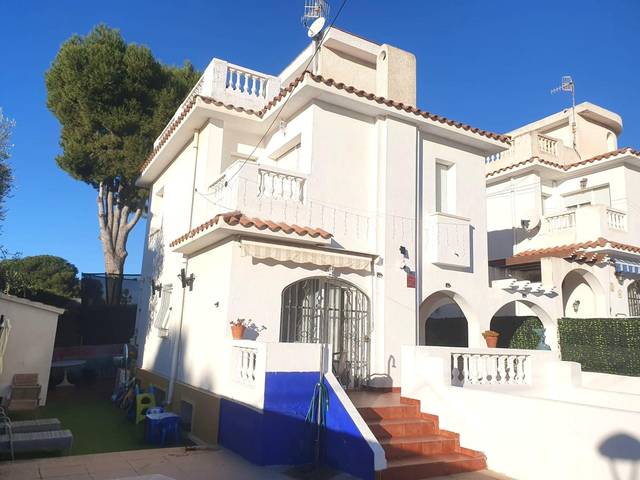 Casa-chalet en Venta en Cunit Residencial