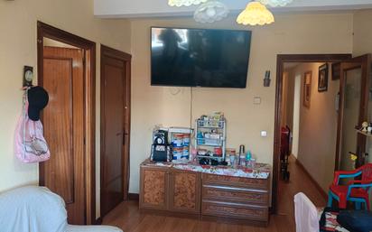 Living room of Flat for sale in  Madrid Capital