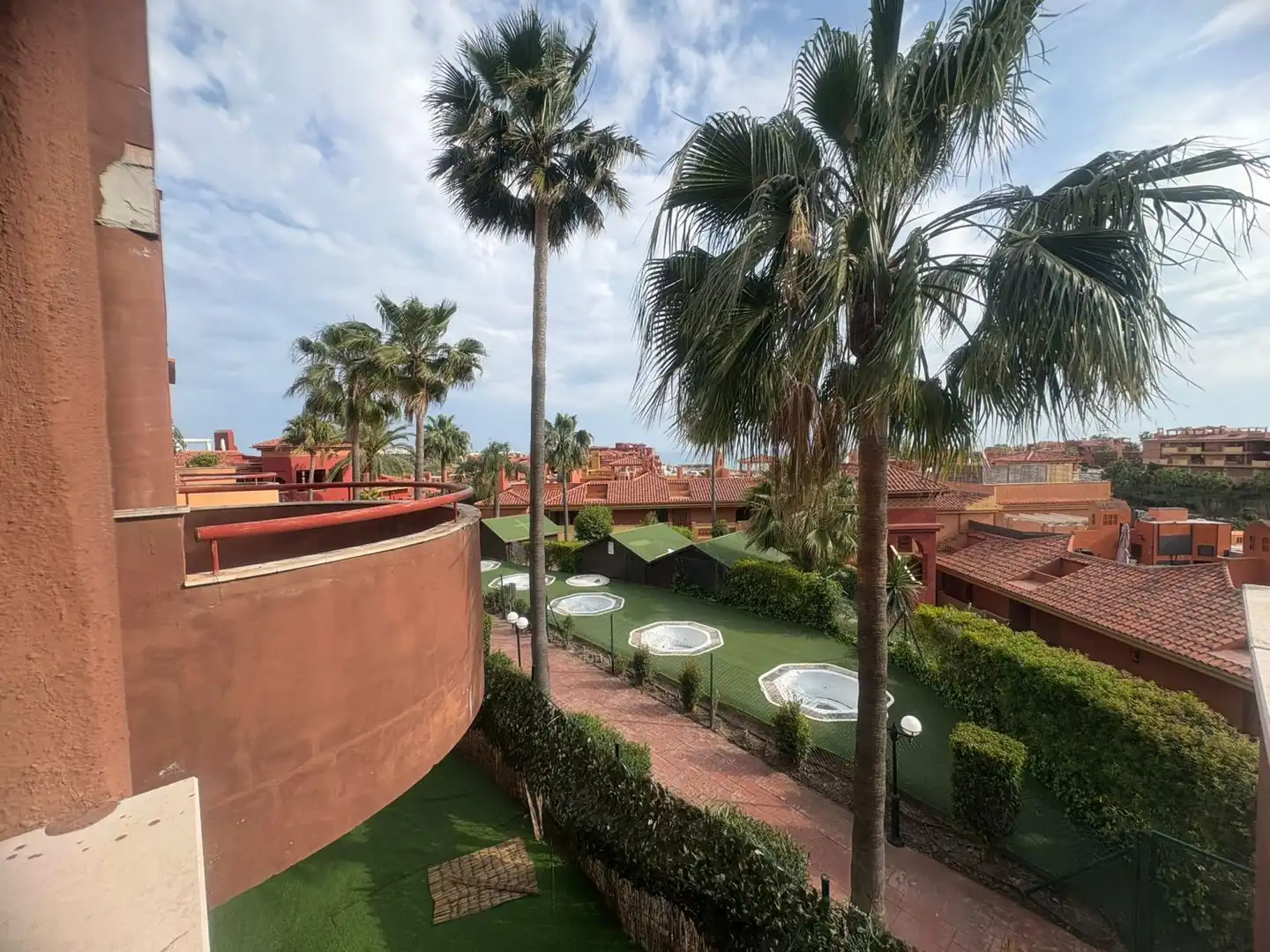Außenansicht von Wohnung zum Verkauf in Marbella mit Klimaanlage, Heizung und Terrasse