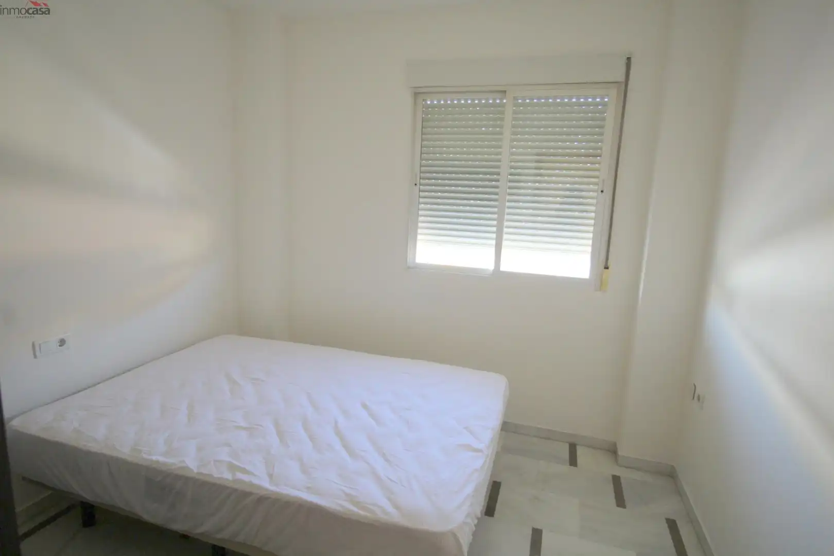 Habitación de Piso de alquiler en Armilla con Aire acondicionado, Jardín privado y Amueblado