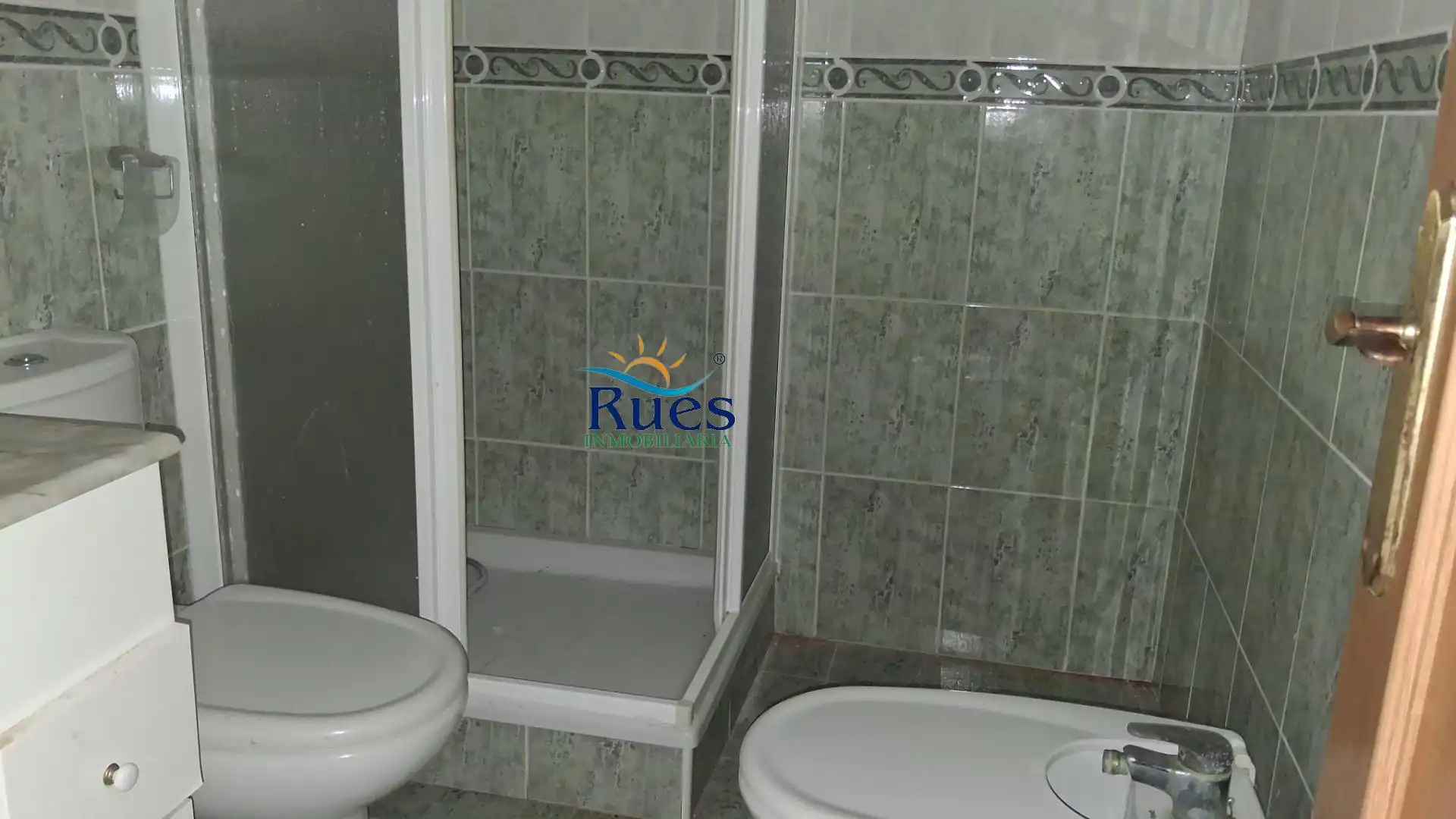 Baño de Piso en venta en Oropesa del Mar / Orpesa con Terraza y Balcón