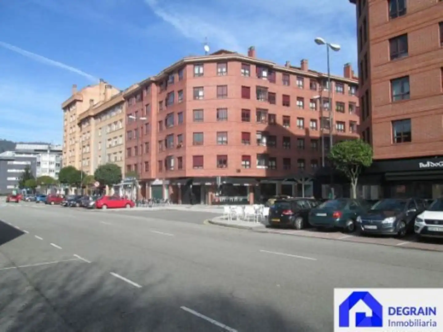 Vista exterior de Local de alquiler en Oviedo 