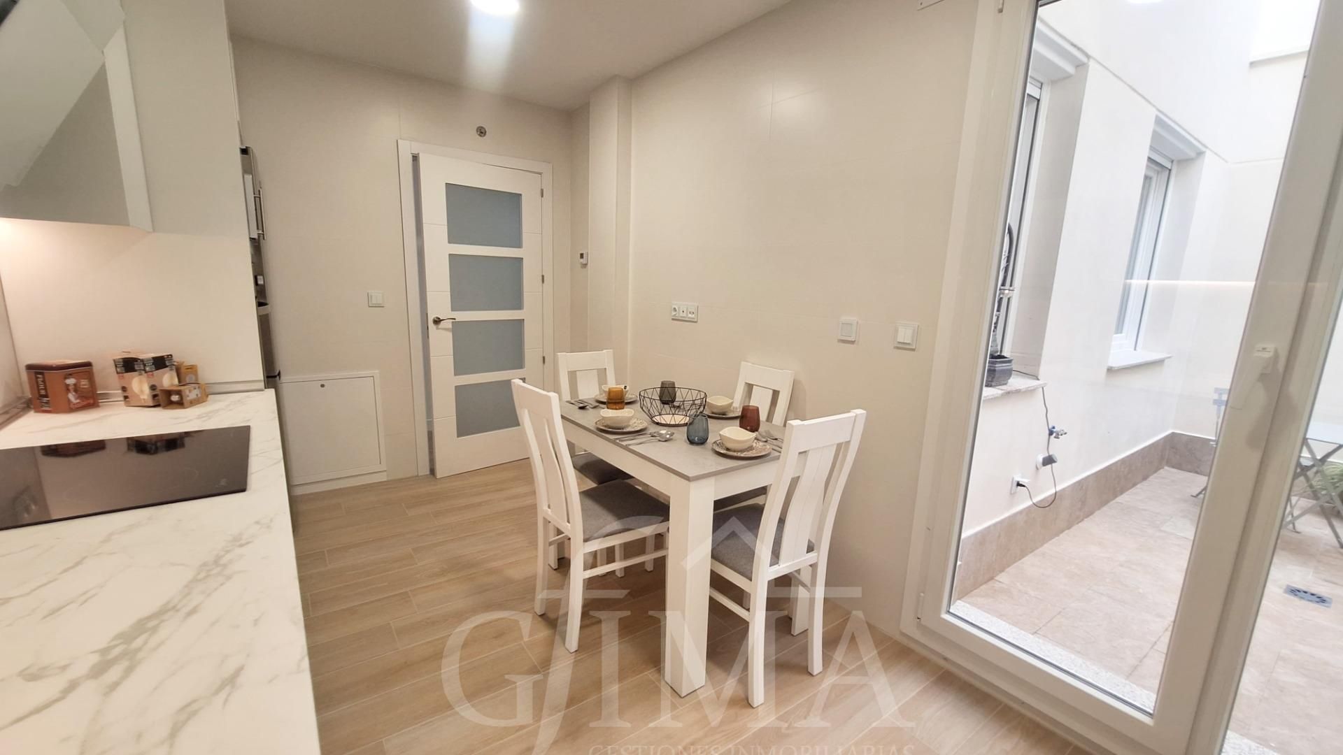 Casa adosada en venta en Calle GUARNICIONEROS