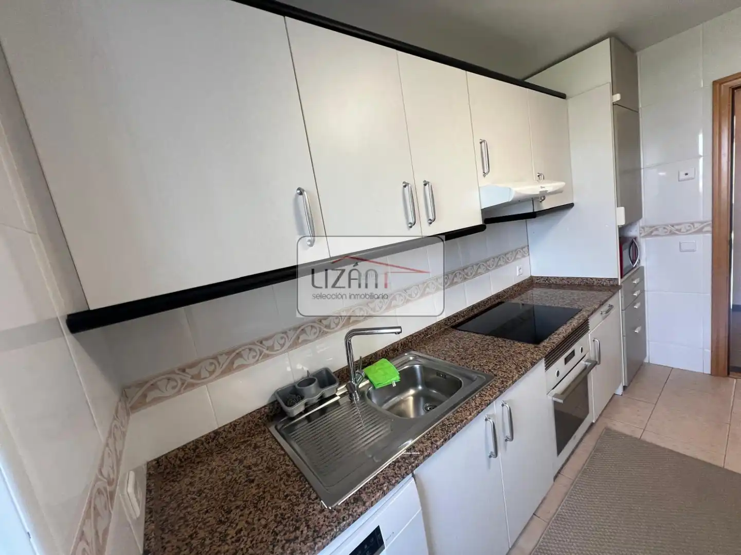 Cuina de Pis en venda en Oviedo  amb Calefacció i Parquet