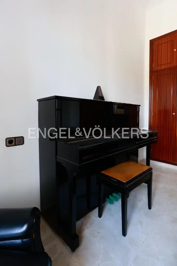 Vista exterior de Casa o chalet en venta en Los Palacios y Villafranca con Aire acondicionado, Calefacción y Jardín privado