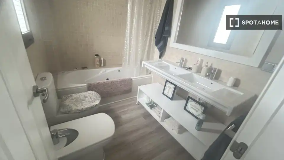 Baño de Apartamento para compartir en Chiclana de la Frontera con Aire acondicionado, Terraza y Amueblado