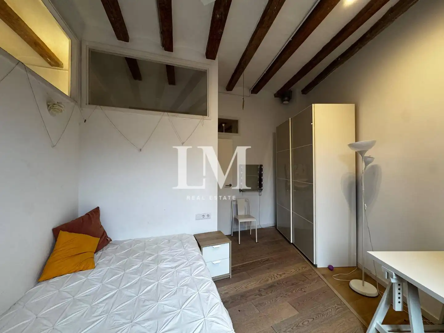 Bedroom of Apartments for rent in Ciutat Vella