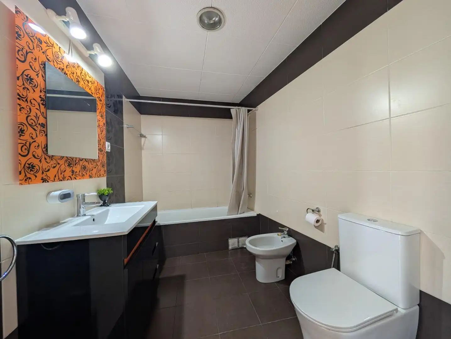 Baño de Dúplex en venta en Sant Vicenç Dels Horts con Aire acondicionado, Calefacción y Terraza