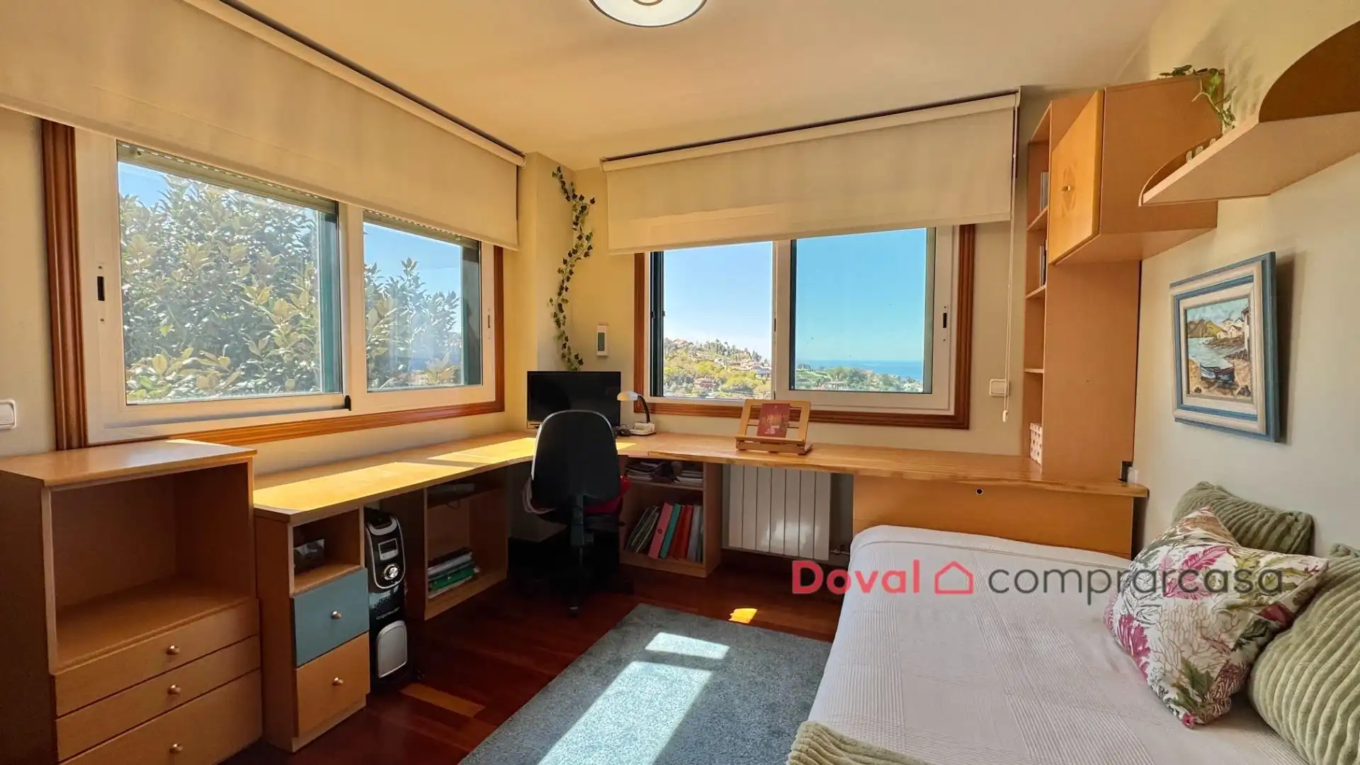 Dormitori de Casa o xalet en venda en Vigo  amb Aire condicionat, Calefacció i Jardí privat